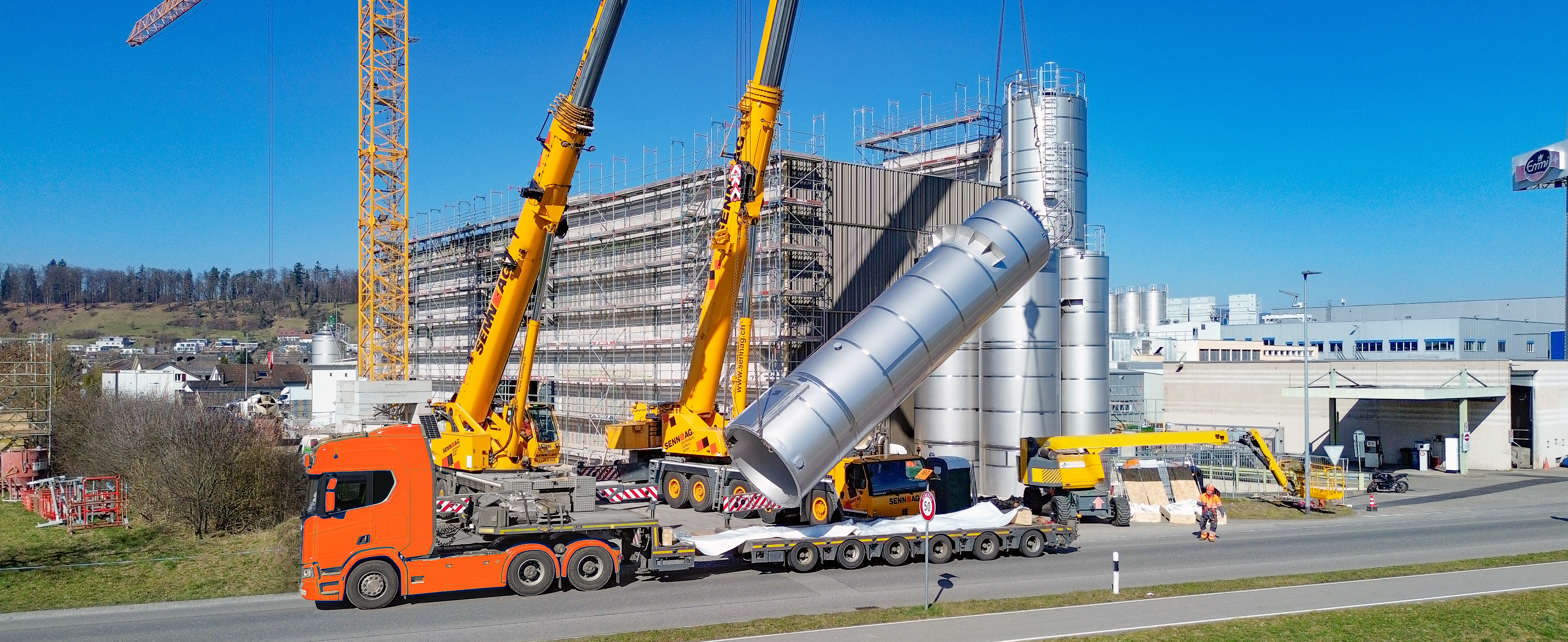 SENN-AG_04-kran-transport_pneukrane_01.jpg